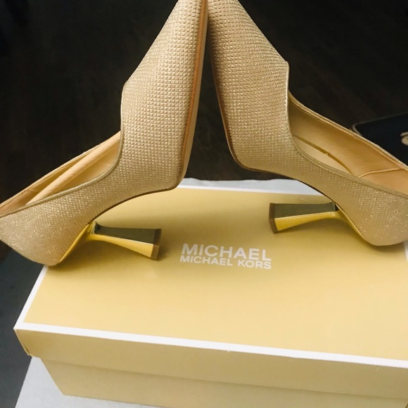 MICHAEL KORS GORGEOUS CLARA SLIP-ON POINTED PUMP. CLASSY DESIGN, BRAND NEW. - Picture 7 of 13